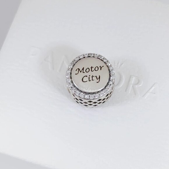 Pandora Detroit Motor City Exclusive Travel Charm Pendant S925 Silver with box - Picture 2 of 6